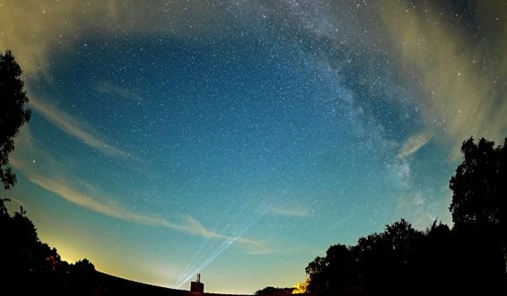 Astro-Spektakel über Deutschland: Sonnenfinsternis und Perseiden