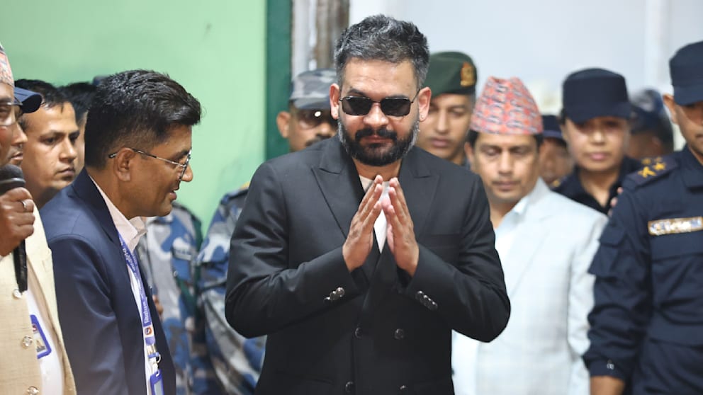 Politiker in Nepal darf Sonnenbrille im Parlament tragen