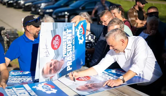 AfD und SPD gewinnen in Umfrage in Mecklenburg-Vorpommern leicht an Zustimmung