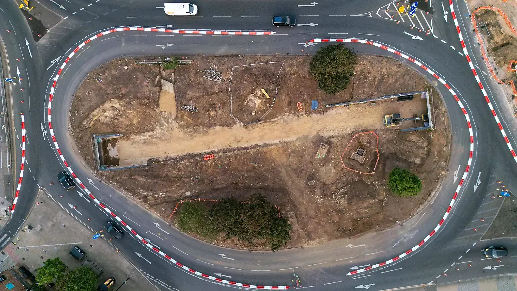 Archäologen untersuchen Funde menschlicher Skelette in Peterborough