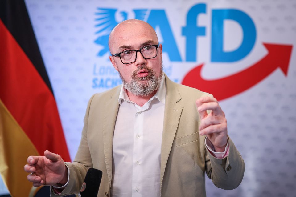 Das umstrittene Verhältnis von Hans-Thomas Tillschneider zur russischen Armeetasse