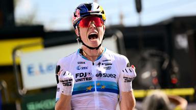 Vollering gewinnt die fünfte Etappe der Tour de France Femmes, Niedermaier erobert das Weiße Trikot