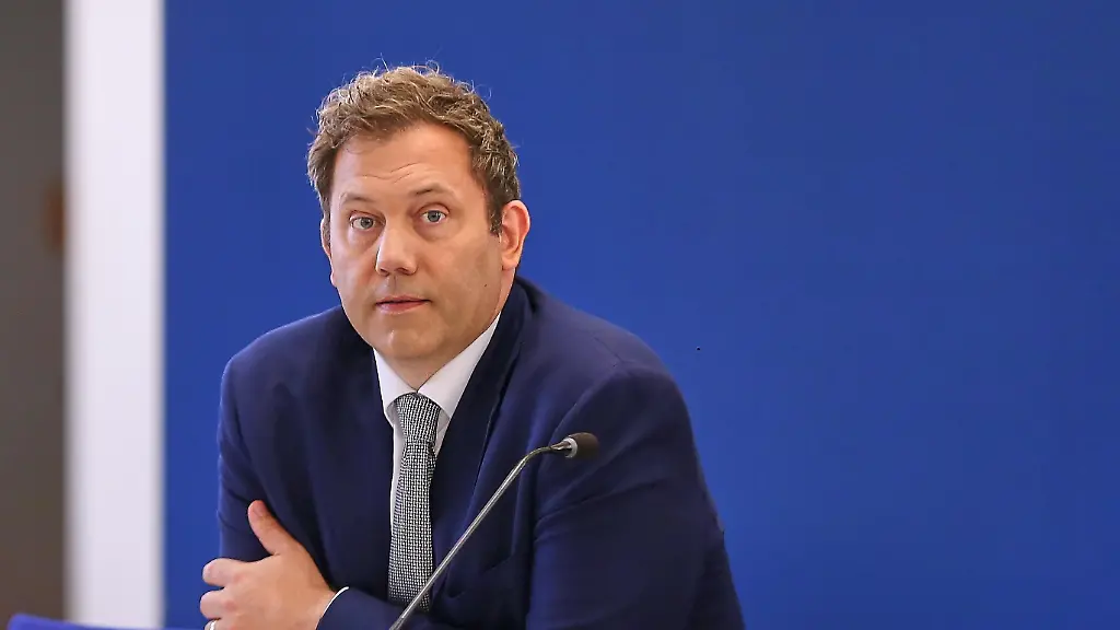 Finanzminister Klingbeil überarbeitet Einkommensteuerreform