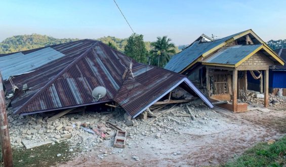 Schweres Erdbeben auf der indonesischen Insel Flores