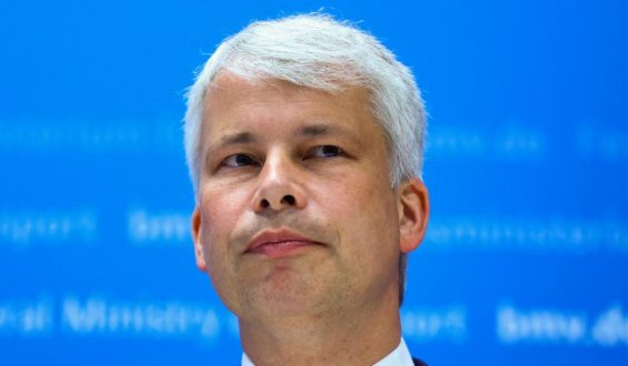 Verkehrsminister Bilger setzt Bahnspitze unter Druck