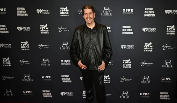 Perez Hilton benötigt Operation nach Selbstverletzungsvorfall