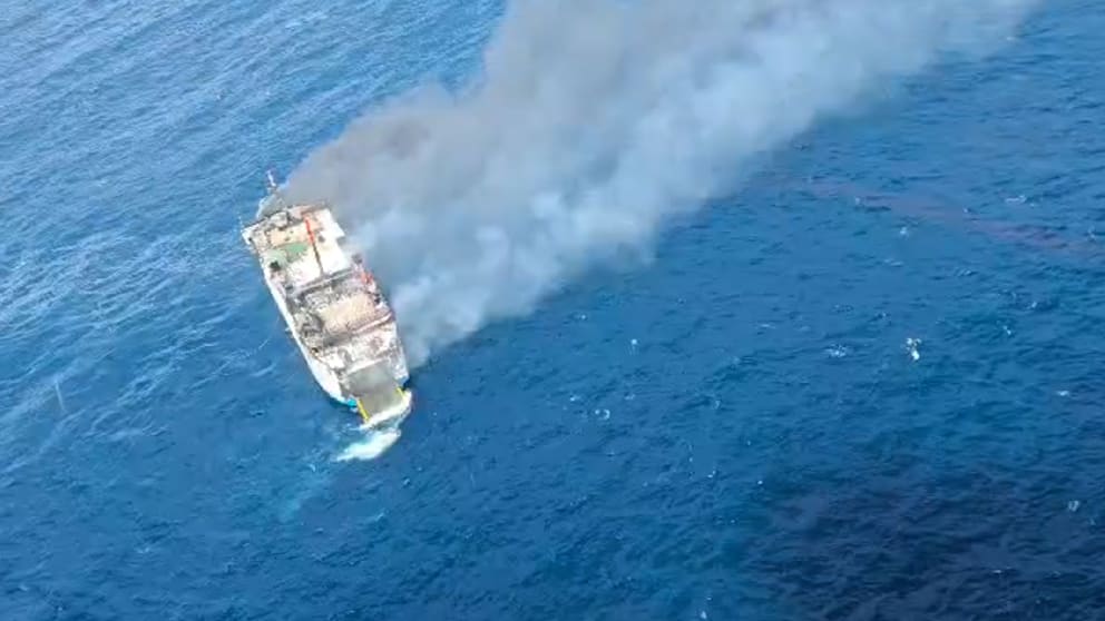 Feuer auf Fähre vor Bali: Rettung von über 100 Passagieren