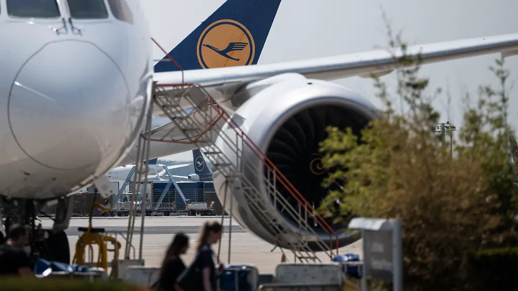 Lufthansa kämpft mit Gewinneinbruch