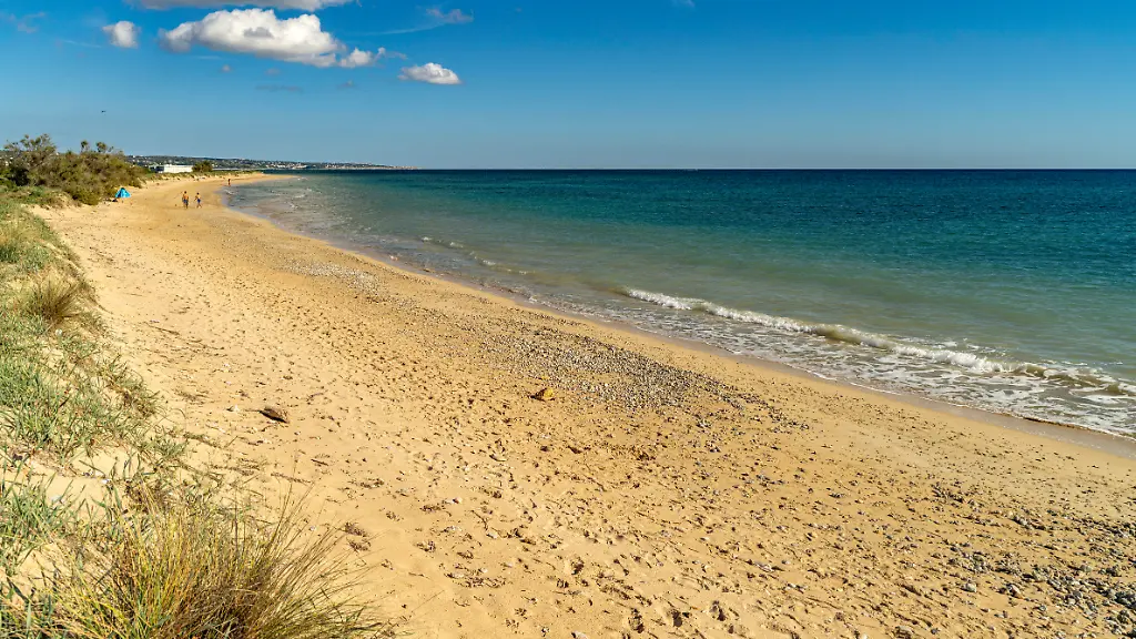 Urlauberin entdeckt deutsche Urne an italienischem Strand