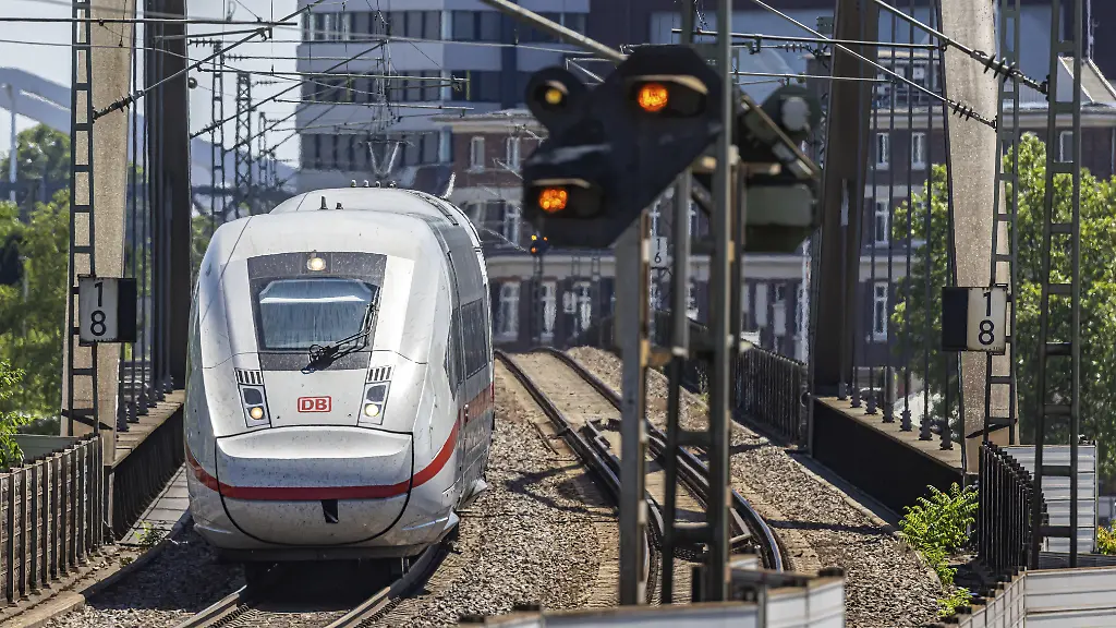 Fernzüge der Deutschen Bahn: Fast jeder Zweite unpünktlich im vergangenen Monat