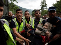 Verheerende Sturzflut in Nepal – Zahl der Todesopfer steigt