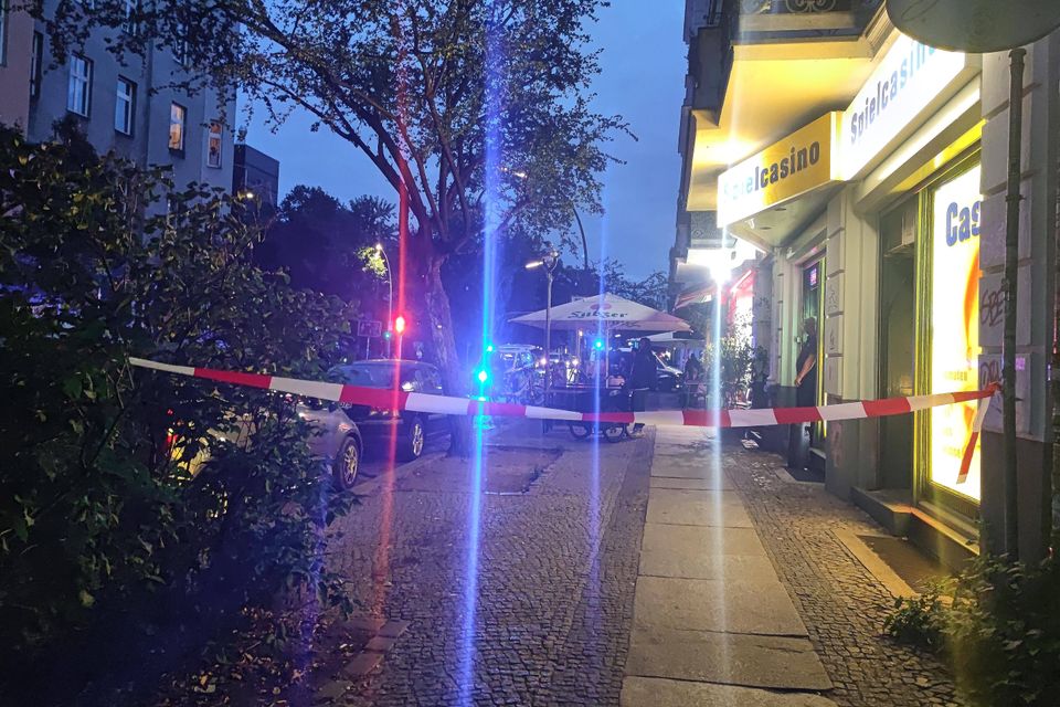 Schüsse in Berlin-Kreuzberg: 22-Jähriger in Café attackiert