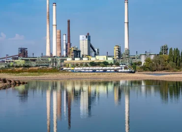 Niedrigwasser im Rhein sorgt für steigende Kraftstoffpreise im Norden
