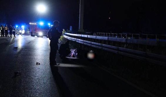 Schwerer Motorradunfall in Köln: Verdacht auf illegales Straßenrennen