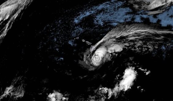 Tropensturm „Lala“ trifft Hawaii mit voller Wucht