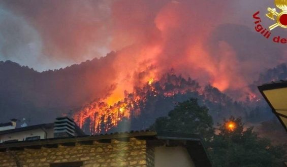 Waldbrand am Gardasee erschwert Löscharbeiten