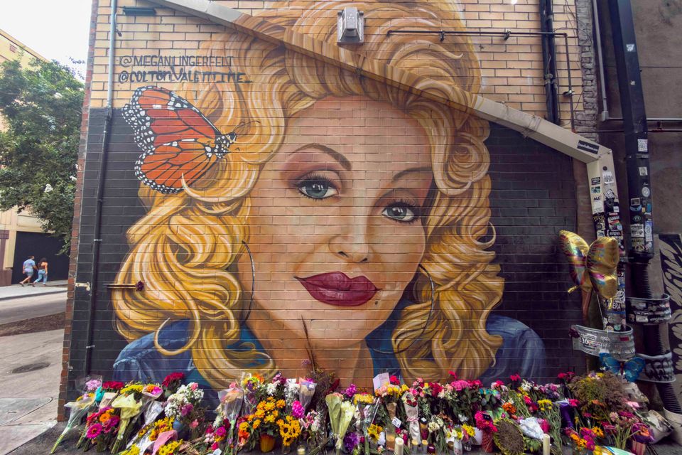 Umbenennung des Flughafens Nashville zu Ehren von Dolly Parton