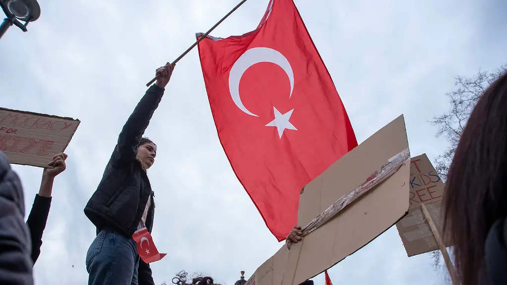 Haftstrafen gegen türkische Oppositionspolitiker