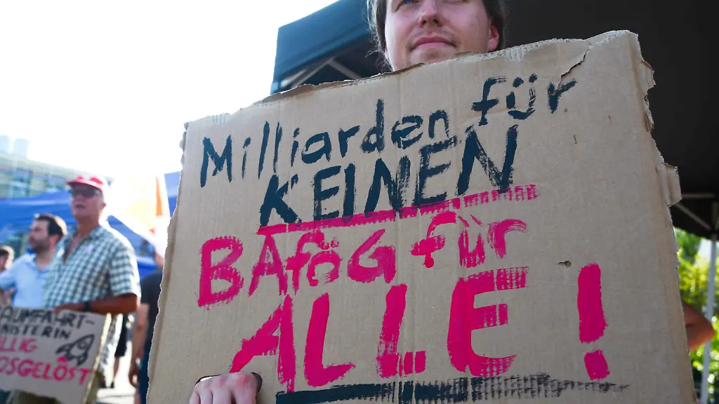 Rückgang der Bafög-Empfänger und Auswirkungen auf Studenten
