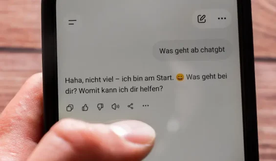 Fähigkeiten von KI in der Literatur: Kurzgeschichten von ChatGPT überzeugen