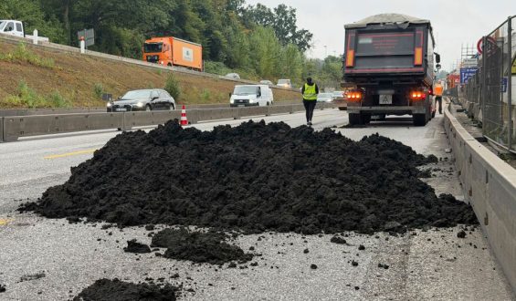 Klärschlamm-Unfall auf der A7 in Hamburg
