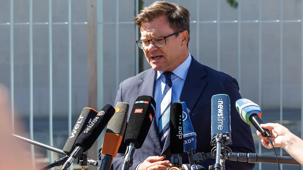 Kontroverse um Flussvertiefungen: Umweltminister Schneider gegen Verkehrsminister Bilger