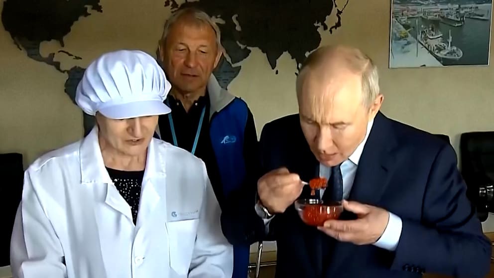 Russisches Marinemanöver und ukrainischer Angriff: Unterschiedliche Szenen