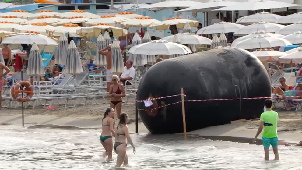 Mysteriöser Fund am Strand von Alassio sorgt für Verwunderung unter Badegästen