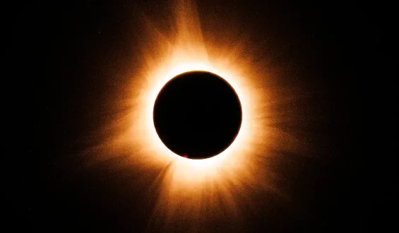 Totale Sonnenfinsternis über Europa: Ein seltenes Himmelsspektakel