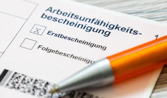 Teilkrankschreibung stößt bei Unternehmen auf Skepsis
