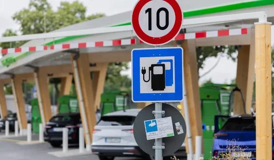 Rabatte auf E-Autos reduzieren sich weiter