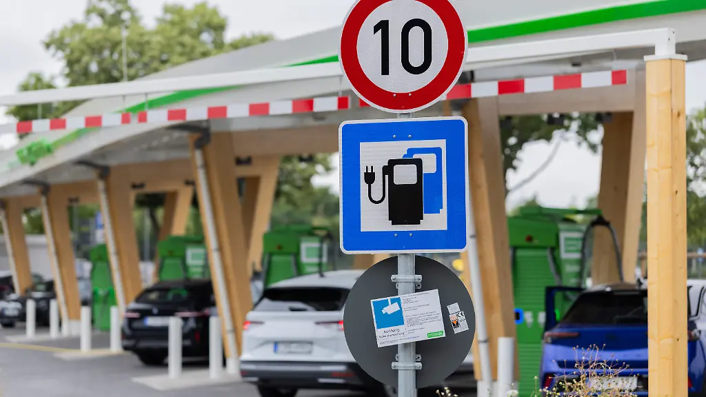 Rabatte auf E-Autos reduzieren sich weiter