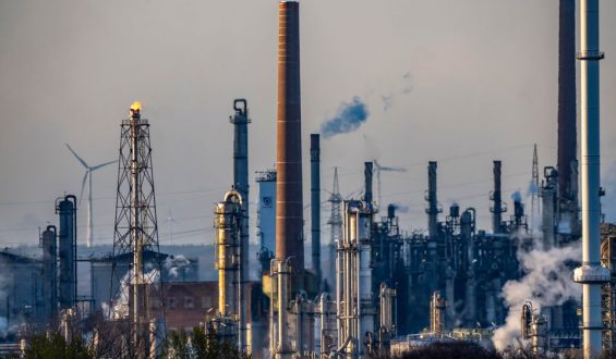 Wachsende Gewinne für Ölkonzerne trotz Krise