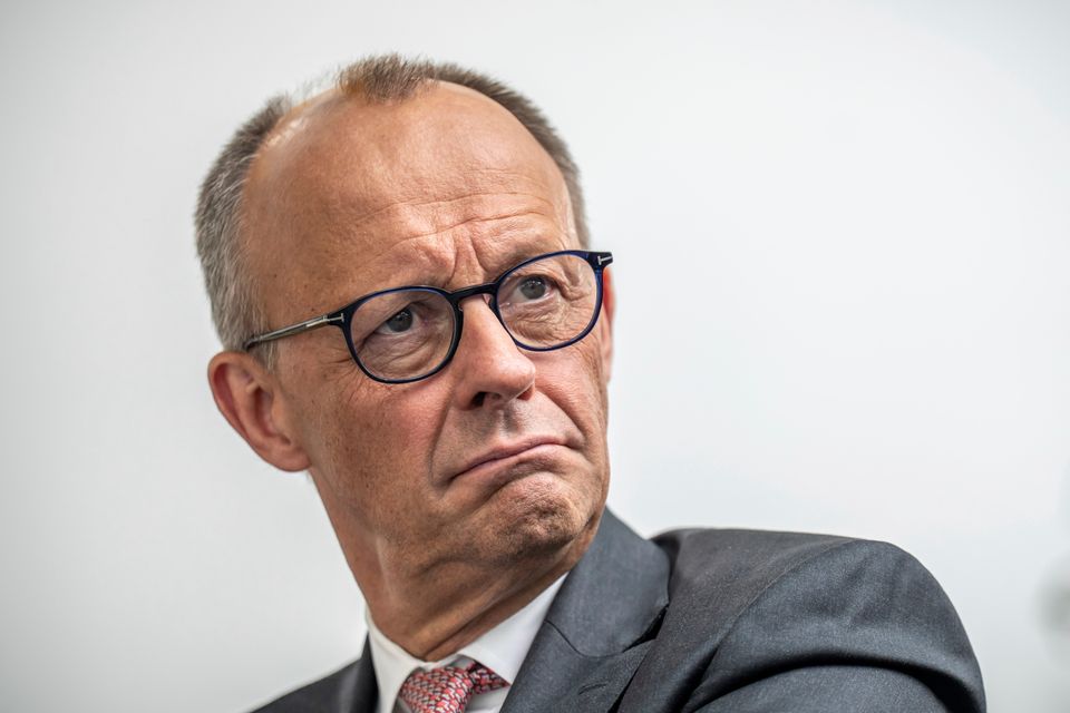 Friedrich Merz im Kreuzfeuer: Kontroverse Diskussion über Gesundheitspolitik und Wahlentscheidungen