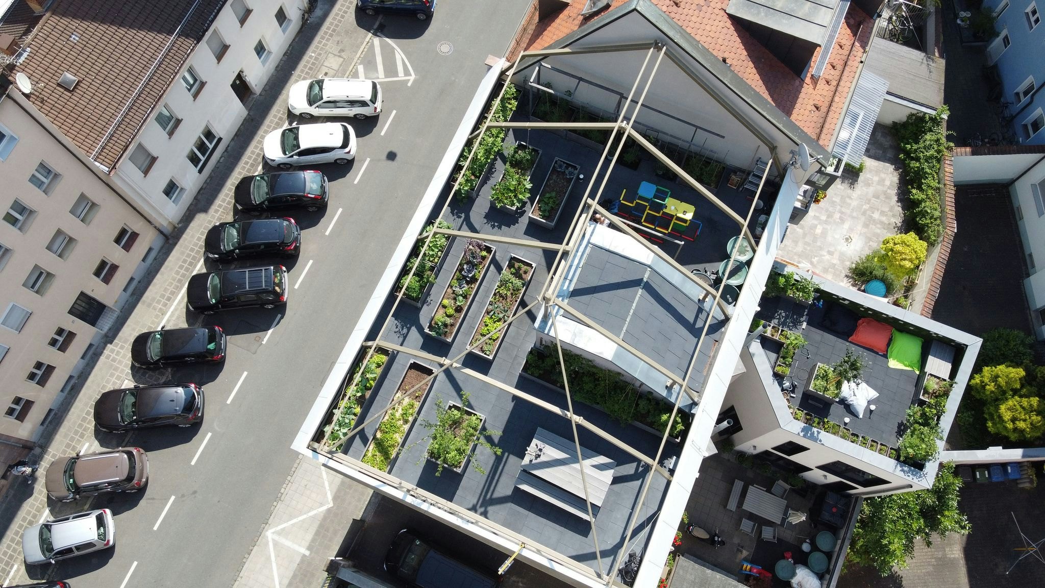 Ein Garten über den Dächern der Stadt: Ein Weg zu nachhaltigem Wohnen