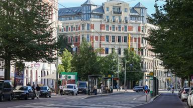 Migrations-Streik in Magdeburg: Geschäfte gegen Rassismus geschlossen