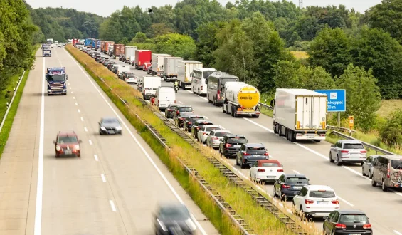 Bundesländer setzen Sonntagsfahrverbot für Lkw wegen Niedrigwasser aus