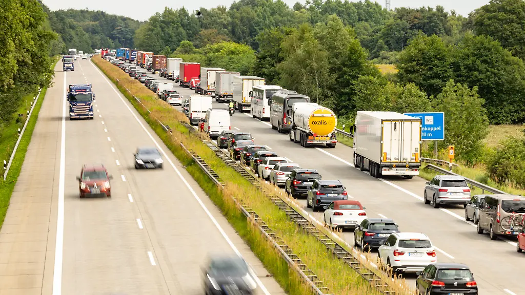 Bundesländer setzen Sonntagsfahrverbot für Lkw wegen Niedrigwasser aus