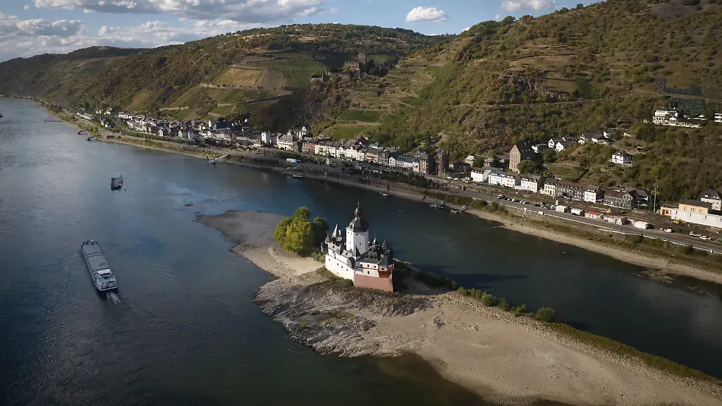 Zweiteilung des Rheins durch Niedrigwasser erwartet