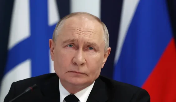 Putin restrukturiert Militär für Angriff in der Ukraine