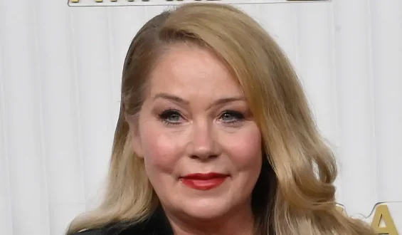 Christina Applegate nach Krankenhausaufenthalt zurück