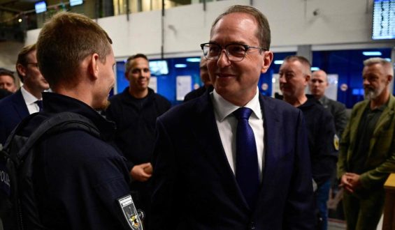 Dobrindt will Drohnenforschung ausbauen nach Vorfall am Flughafen Leipzig/Halle