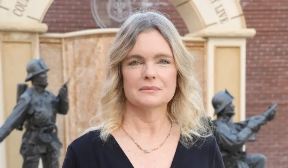 Erika Eleniak startet auf Onlyfans mit speziellen Inhalten