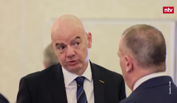 Infantino bleibt im Amt