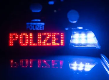 Jugendlicher stirbt bei Verkehrsunfall auf A5 in Baden-Württemberg