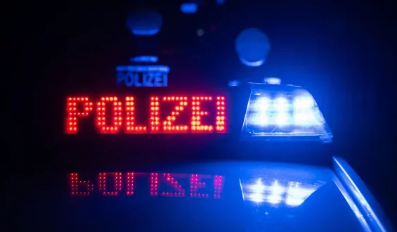 Jugendlicher stirbt bei Verkehrsunfall auf A5 in Baden-Württemberg