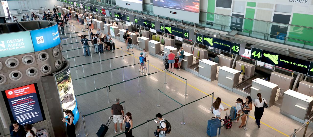Ätna-Ausbruch verursacht weiterhin Flugchaos auf Sizilien