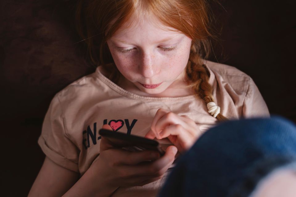 Frühe Social-Media-Nutzung und schulische Leistung