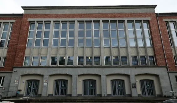 Hochsicherheitsprozess gegen mutmaßliche Drogenschmuggler in Rostock beginnt