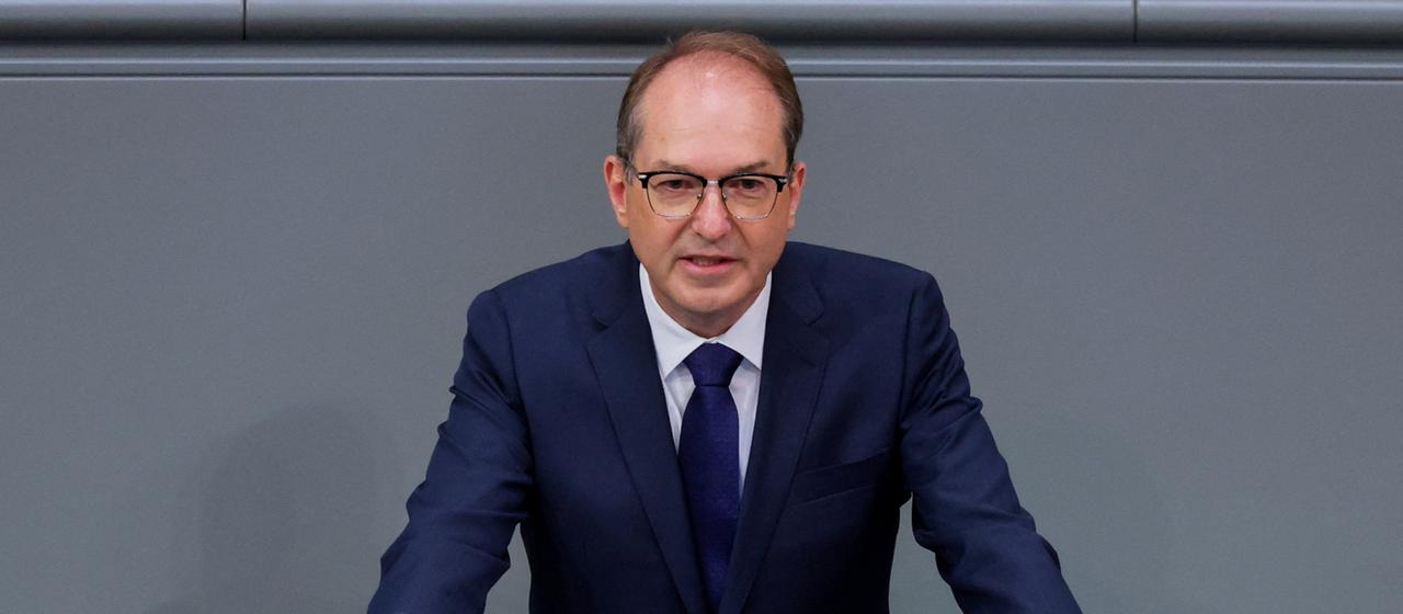 Dobrindt verteidigt gestiegene Ausgaben im Innenministerium